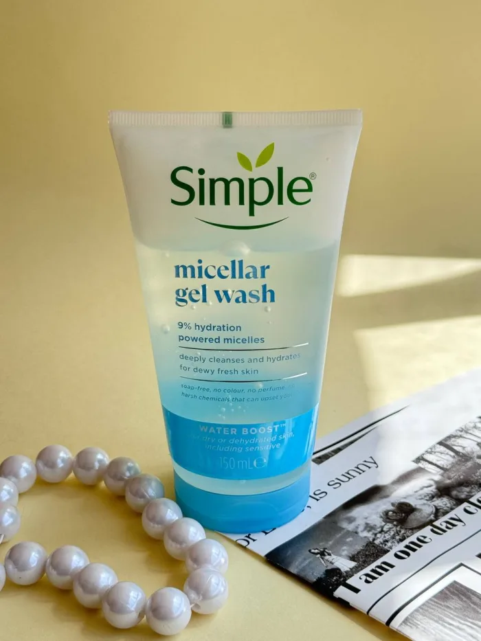 ژل شستشوی مرطوب‌کننده صورت سیمپل مدل Moisturising Facial Wash حجم 150 میلی‌لیتر